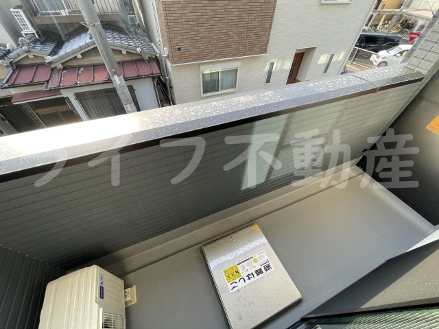 バルコニー　バルコニーからの眺めを楽しみながら食事をしませんか