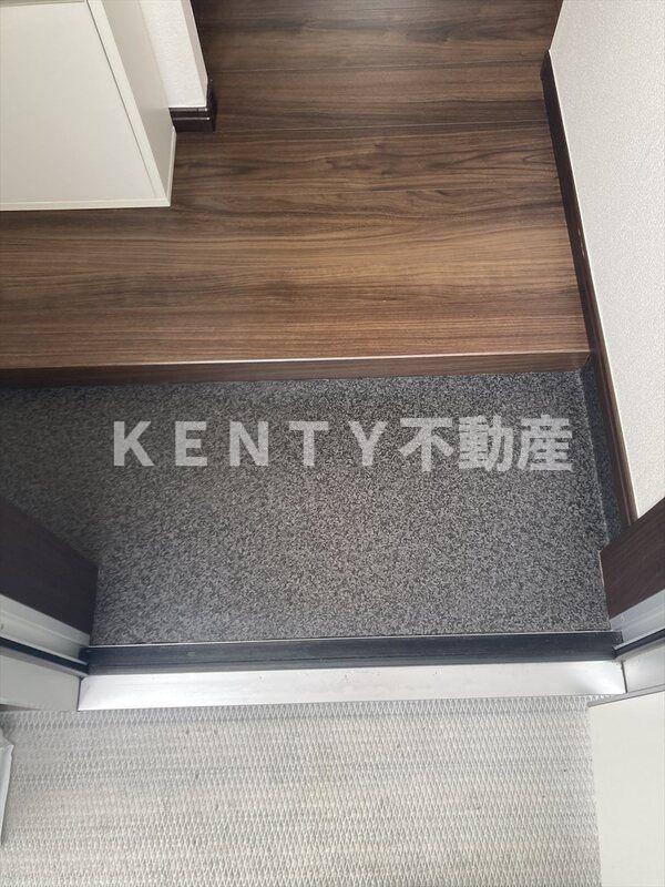 玄関　収納もある玄関です