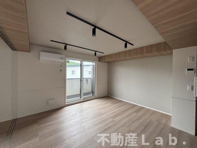 居室・リビング　※同一建物別号室のお写真です。