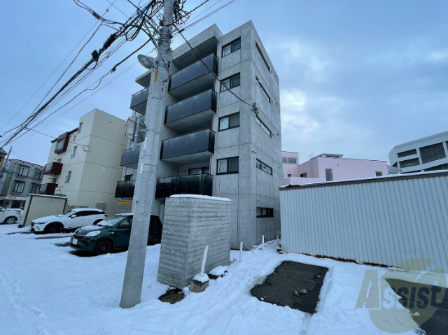 建物外観　札幌市北区北３９条西「ＺＩＺＩ　ＴＲＯＩＳ」