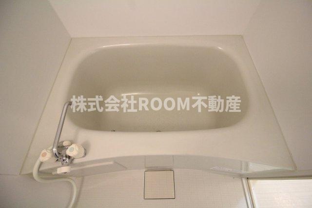 バス・シャワールーム　コンパクトで使いやすいお風呂です