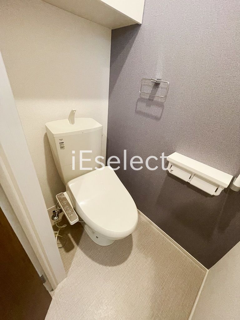 トイレ　温水洗浄便座付きのトイレです