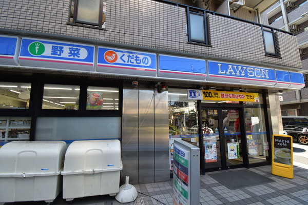 コンビニ　ローソン浦和仲町店（コンビニ）まで77m