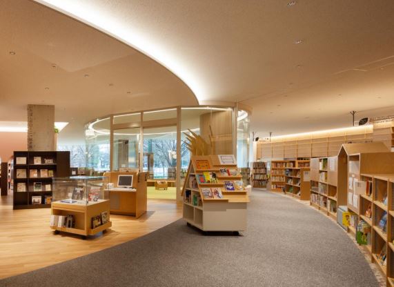 図書館　杉並区立成田図書館（図書館）まで370m