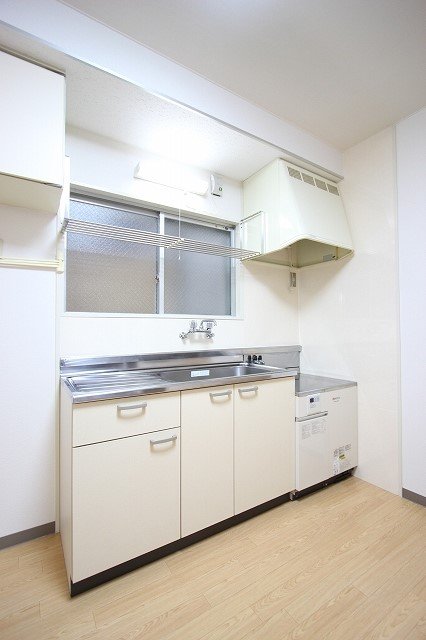 キッチン　同物件別部屋