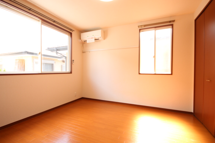 その他部屋・スペース　南向き洋室６，４帖です！　日当たり良好です。