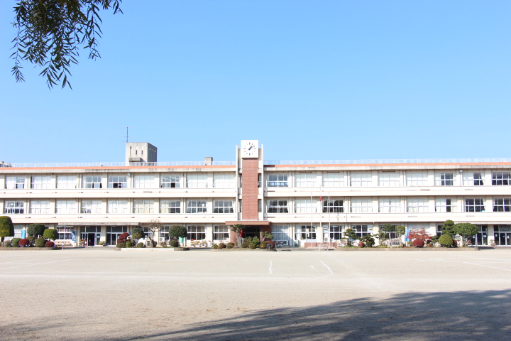 小学校　桜川市立岩瀬小学校（小学校）まで1943m