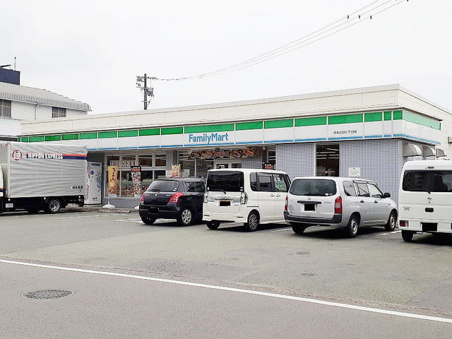 コンビニ　ファミリーマート近見七丁目店（コンビニ）まで400m