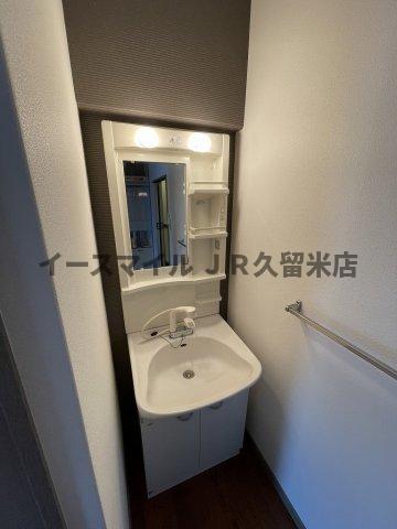 洗面設備　独立洗面化粧台が付いています