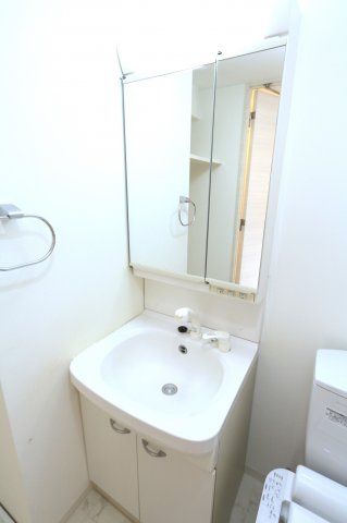 洗面設備　参考写真（同物件別部屋）