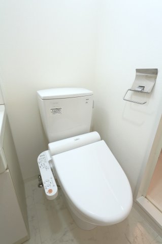 トイレ　参考写真（同物件別部屋）