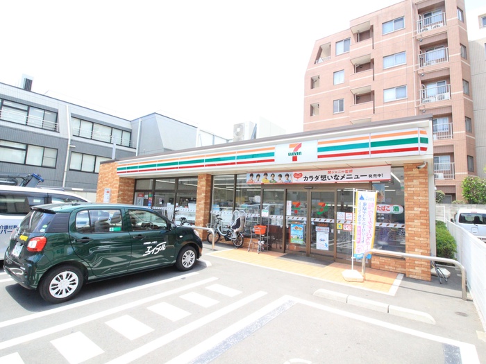 コンビニ　セブンイレブン北区西ヶ原三丁目店（コンビニ）まで374m