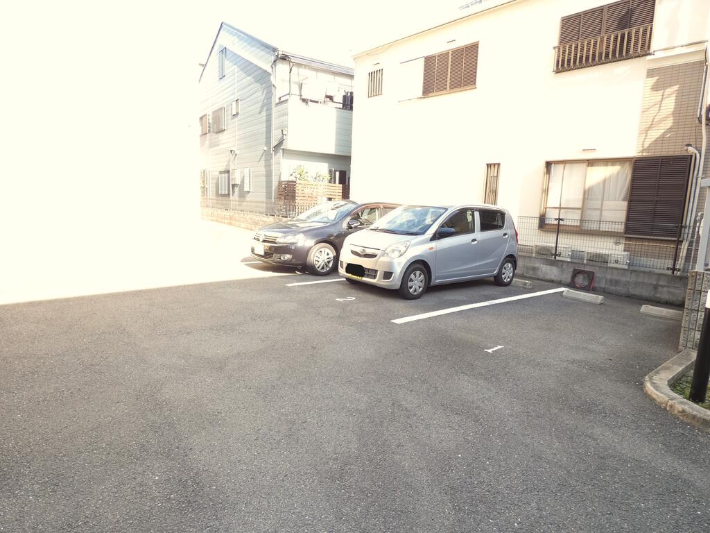 駐車場　敷地内駐車場を完備です☆