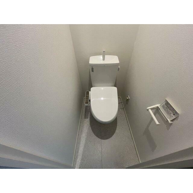 トイレ　同棟別室