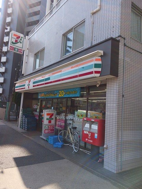 コンビニ　セブンイレブン（コンビニ）まで216m