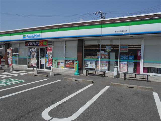 コンビニ　ファミリーマート（コンビニ）まで977m