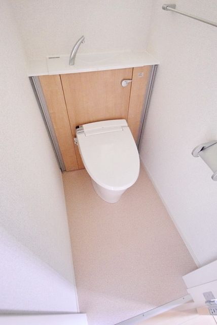 トイレ　★足元広々おしゃれなトイレです★