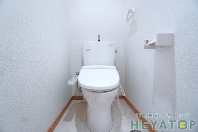 トイレ　温水洗浄便座（同仕様写真）