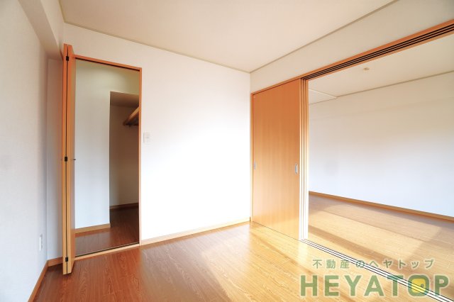 収納　ウォークインクローゼット（同仕様写真）