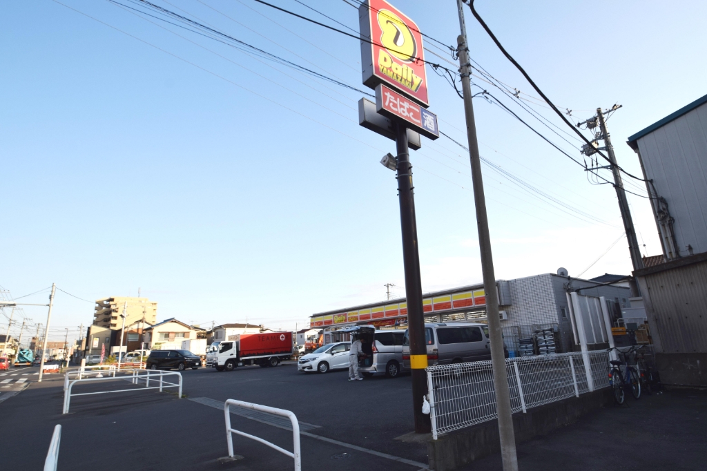 コンビニ　デイリーヤマザキ 足立西伊興2丁目店（コンビニ）まで483m