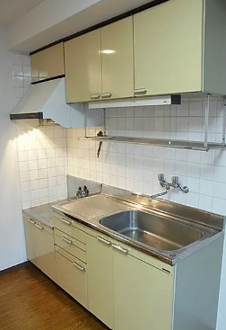 キッチン　別部屋の画像を使用しております。