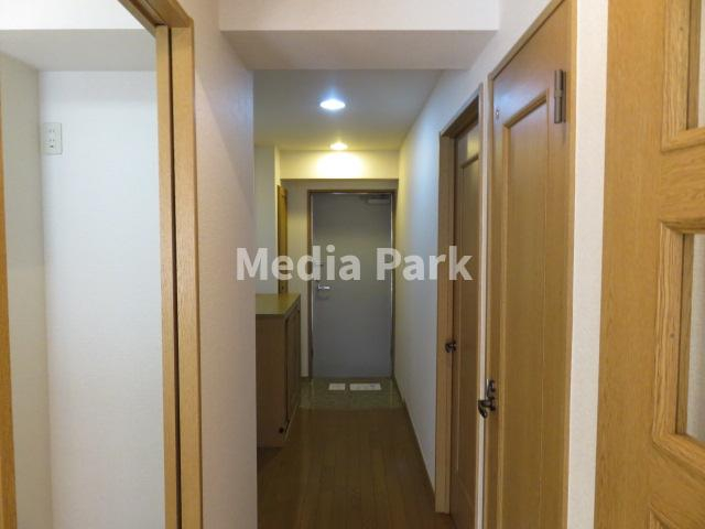 玄関　同物件別のお部屋の写真です。参考写真です。