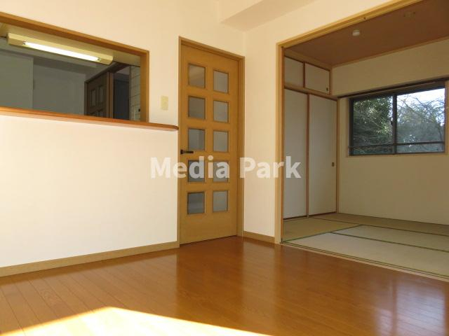 居室・リビング　同物件別のお部屋の写真です。参考写真です。