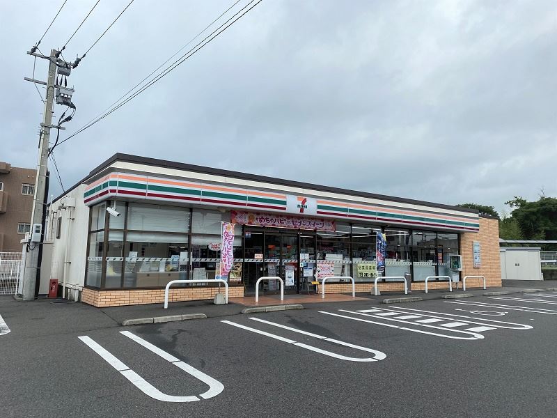 コンビニ　セブンイレブン（コンビニ）まで750m