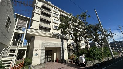 建物外観　オートロックで外部の人間が簡単に出入りできないため安心です。