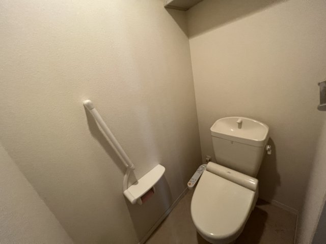 トイレ　暖房洗浄便座付きのトイレです！