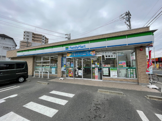 コンビニ　ファミリーマート緑境松店（コンビニ）まで176m