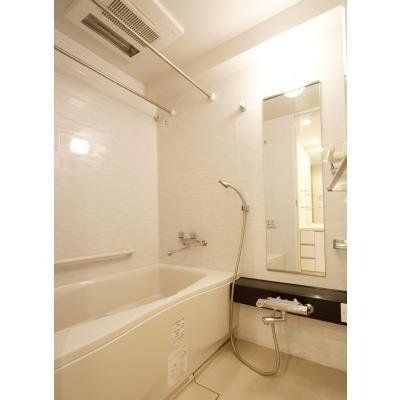 バス・シャワールーム　※同タイプの別のお部屋です。