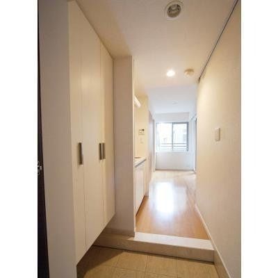 玄関　※同タイプの別のお部屋です。