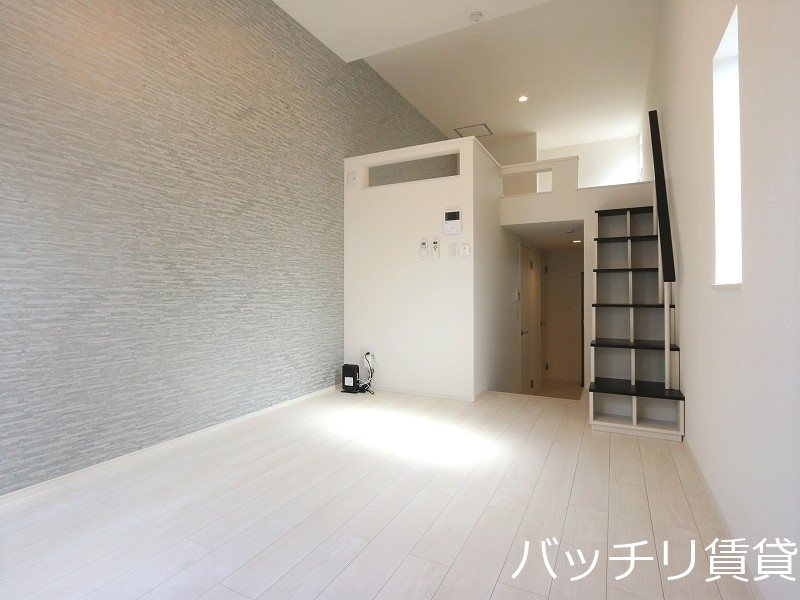 居室・リビング　別号室タイプの為、現状を優先致します。