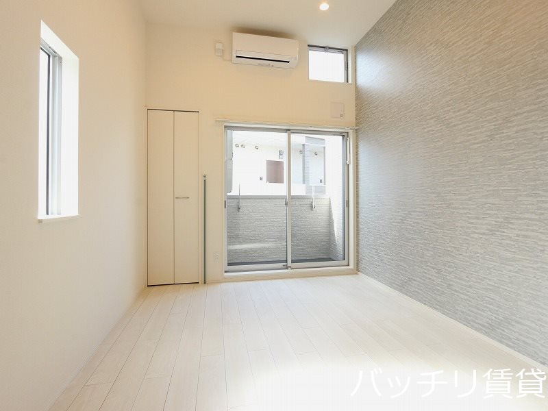 バルコニー　別号室タイプの為、現状を優先致します。