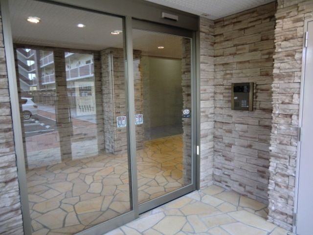 エントランス　オートロック完備のエントランスです