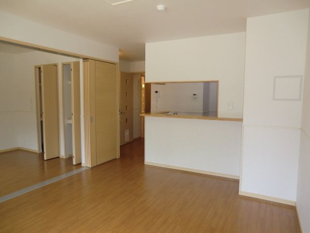 その他部屋・スペース　バルコニーから見たリビングです