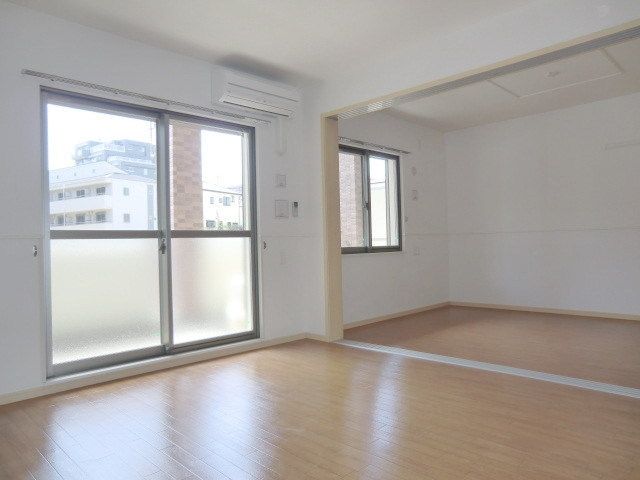 居室・リビング　日当り良好のフローリングのお部屋です
