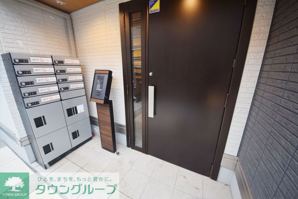 エントランス　★お問い合わせはタウンハウジングまで★