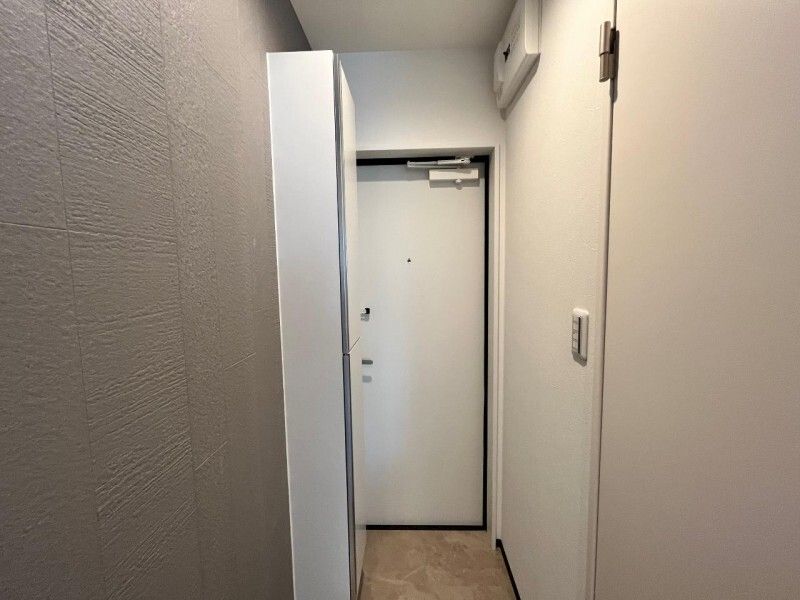 玄関　※同物件別部屋参考写真