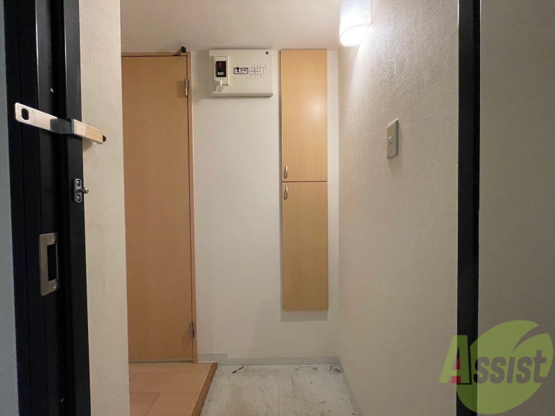 玄関　玄関です。ご覧の通り広々としていますね。