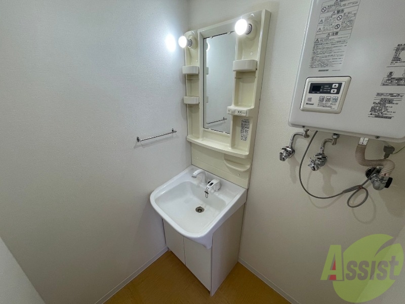 洗面設備　シャンプードレッサーは棚もついていて便利そう！