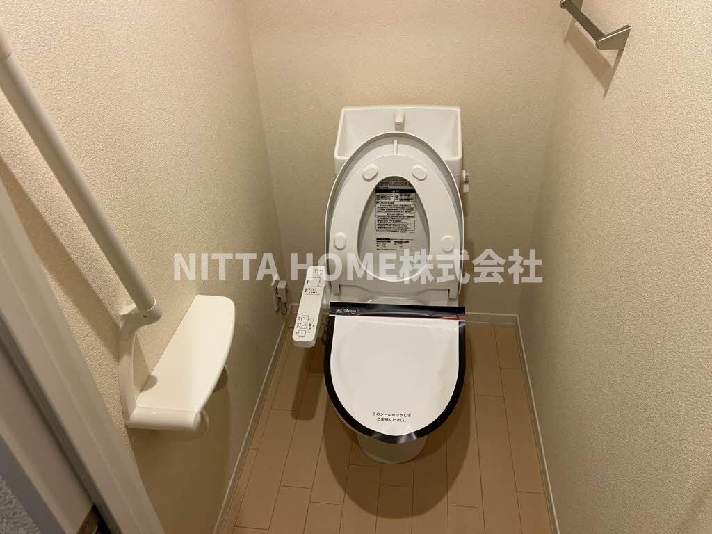 トイレ　温水洗浄付きのトイレです＊