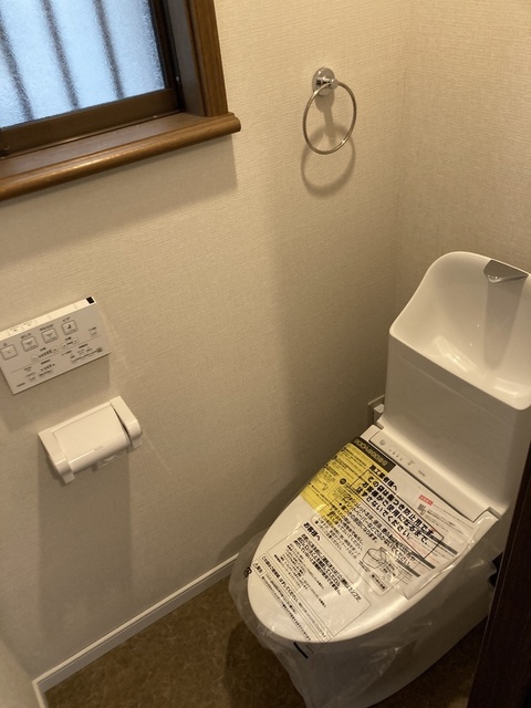 トイレ　温水洗浄機能付き（新規交換済み）