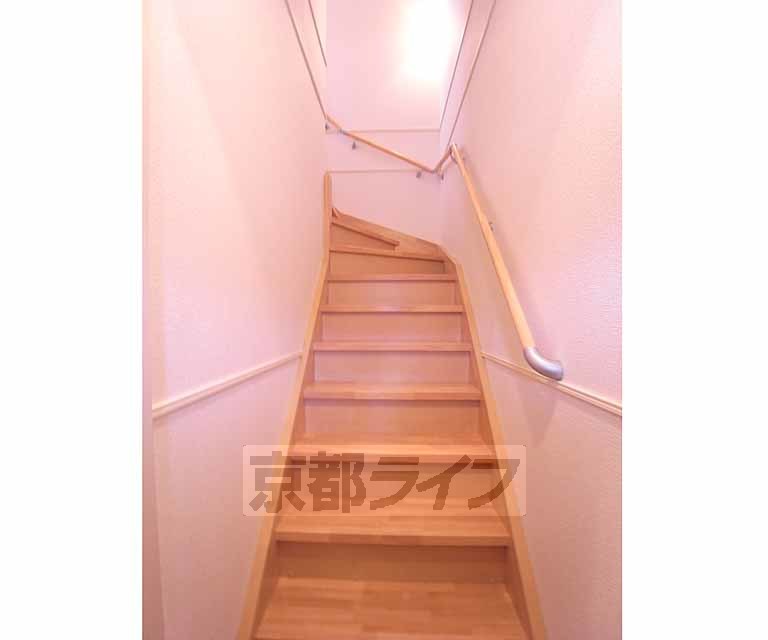 その他部屋・スペース　階段で２階へ。
