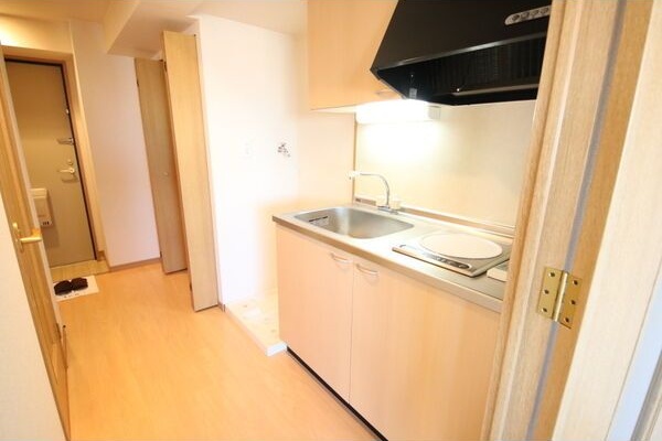 キッチン　※写真は同じマンションの違う部屋のものになります。