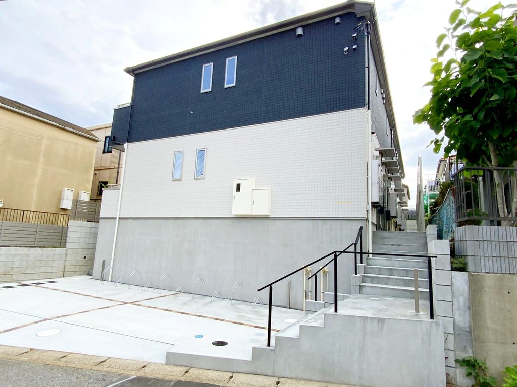 建物外観　駐車場
