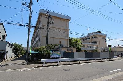 小学校　新潟市立新通小学校（小学校）まで1072m