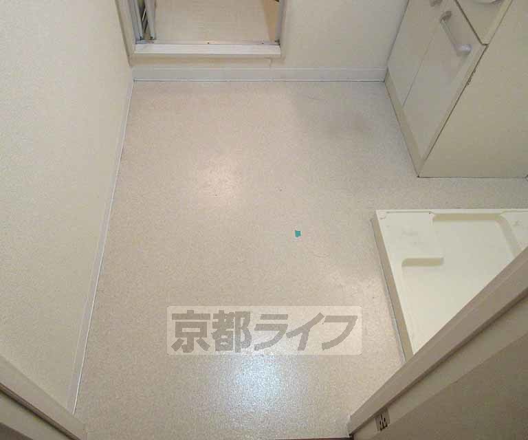 洗面設備　洗面所は脱衣所をかねています