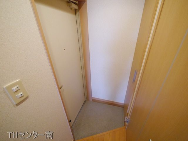 玄関　同物件別部屋写真